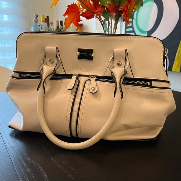 Beautiful MODALU Handbag - Picture 9 of 11